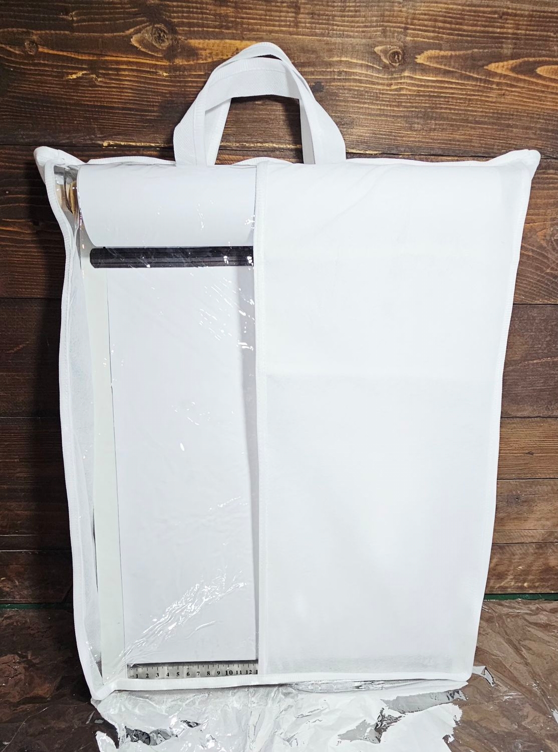 تخته نقاشی در ابعاد ۴۰ در ۵۰ سانتی متر ، رول کاغذ عرض ۳۳ سانتی متر و طول رول کاغذ ۲۵ متر ،دارای مگنت جهت پایدار بودن هرچه بیشتر کاغذ، قابلیت تعویض رول کاغذ